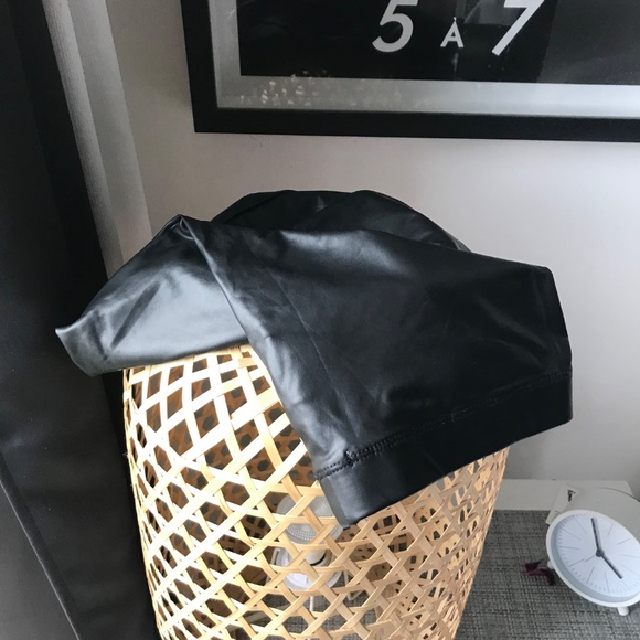 Skin hugging soft "Leather" leggings. L-XL - Picture 2 of 3